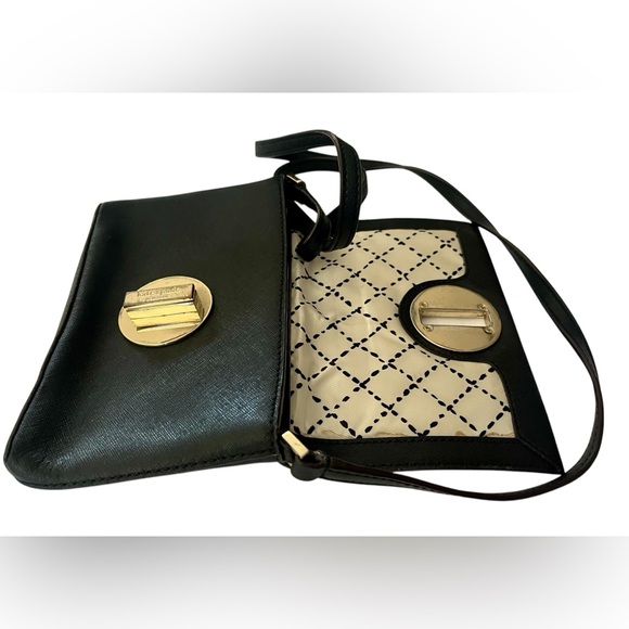 Kate Spade Chic Black Crossbody Bag with Strap and Compact Design - Picture 9 of 9